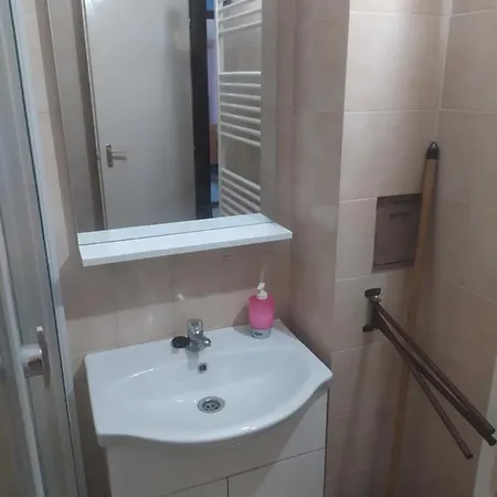 Etus Vendeghaz * بالاتونفينيفيس