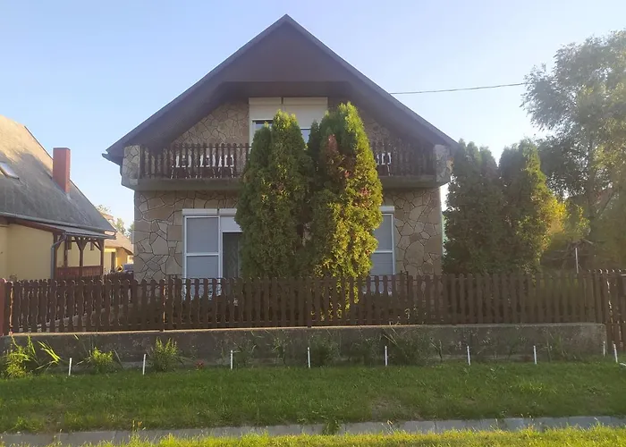 Etus Vendeghaz Vakantiehuis Balatonfenyves